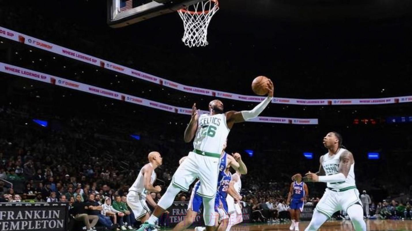 霍福德替补出战16分钟，6投2中得到5分8篮板2助攻1盖帽